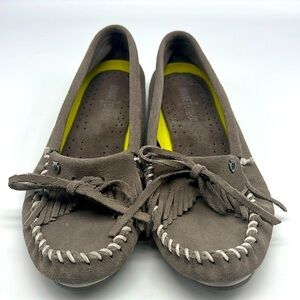 Minnetonka - Kitty Soft Grey Suede And White Piping Slip On Moccasins Size 7